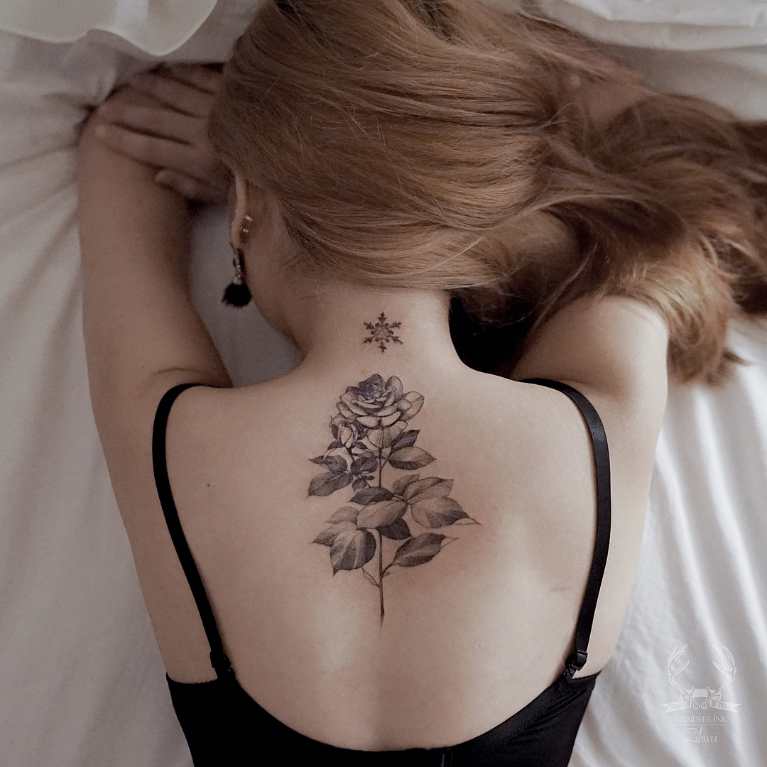 韓國性感唯美玫瑰刺青：女紋身師以黑白超細線條，在皮膚上刺出細膩而獨一無二的花紋圖案。 Girlsmood 女生感覺