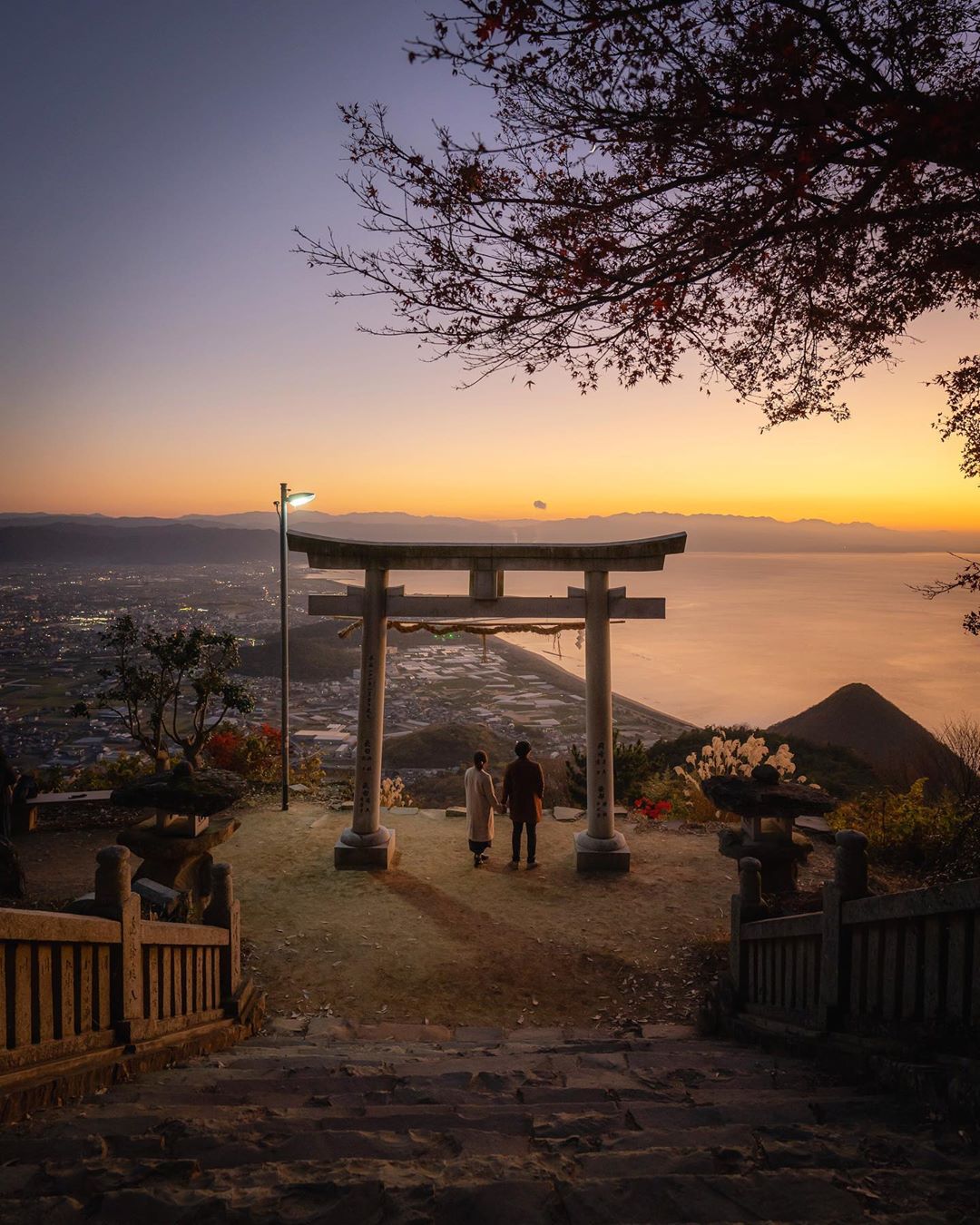 夢幻度破錶 天空鳥居 日本香川縣高屋神社 隨意一拍都是桌布質素的照片 Girlsmood 女生感覺